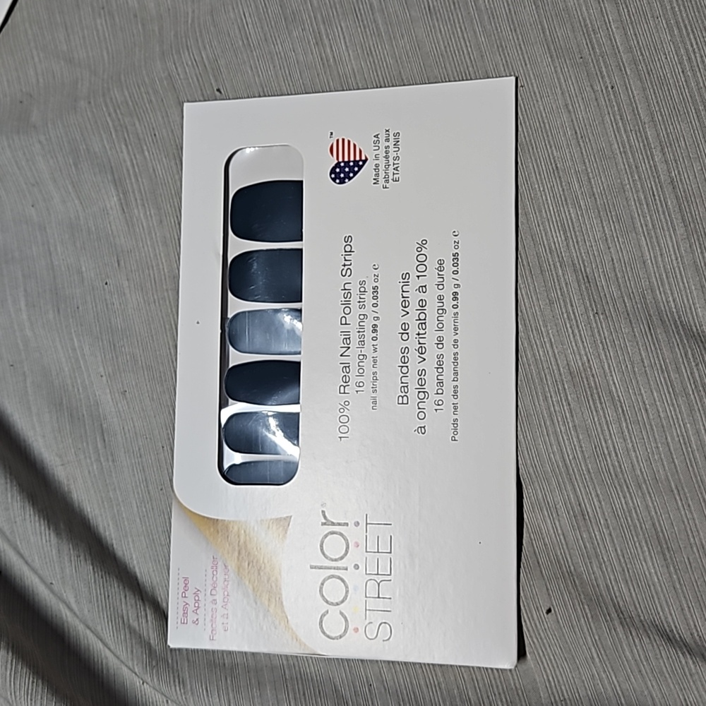 Color Street Nail Strips in 'Deep Diving'
